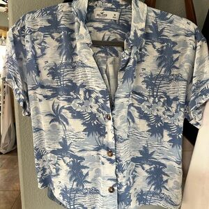 Hollister blue and white hawaii leaves shirt